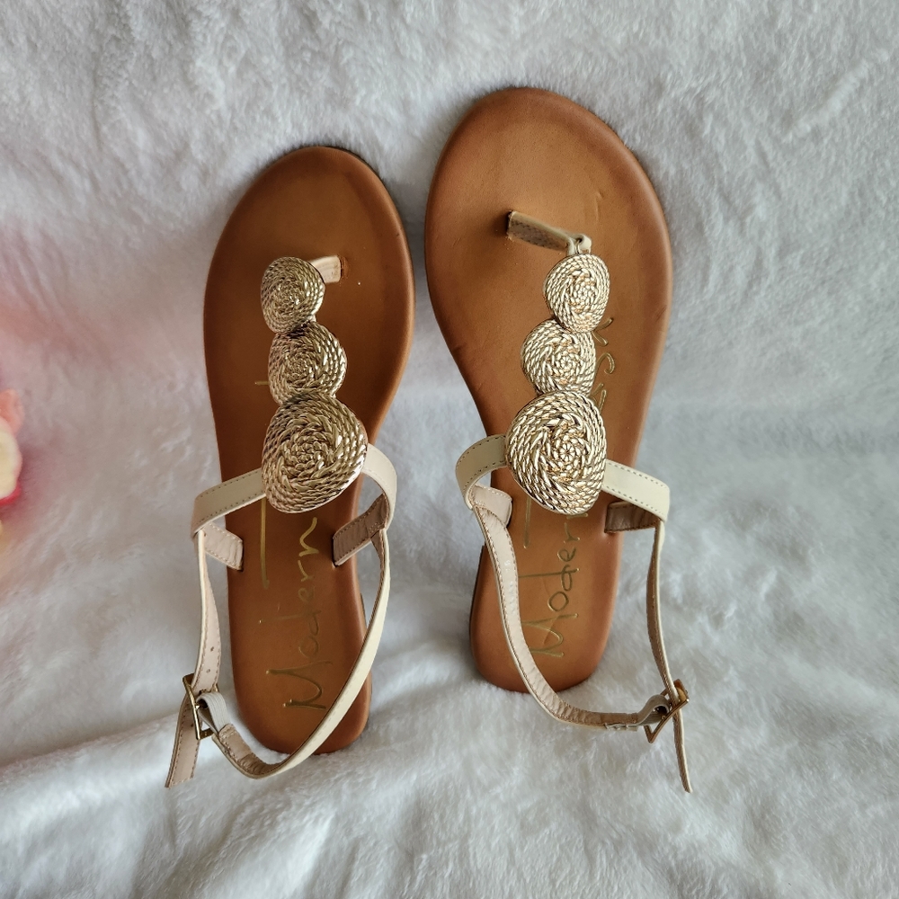 Modern Rush sandals size 7.5 gold Metallic discs,new